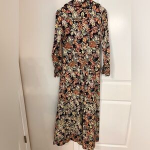 Long sleeve dress, buttons from waste up